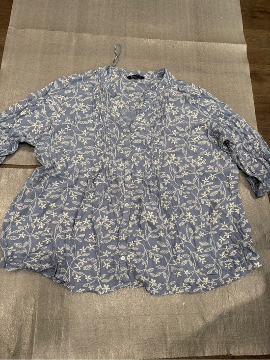 Bonmarche Tops - [US20/PTP26’]Bonmarche Light Blue Floral Button-Front Viscose Blouse